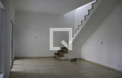 Imagem: A casa possui 2 Dormitórios, 3 Banheiros, 2 Vagas na garagem