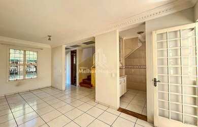 Imagem: A casa possui 2 Dormitórios, 2 Banheiros, 1 Vaga na garagem