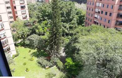 Imagem: O apartamento possui 4 Dormitórios, 1 Banheiro, 1 Vaga na garagem