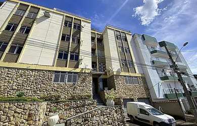 Imagem: O apartamento possui 3 Dormitórios, 1 Banheiro, 1 Vaga na garagem