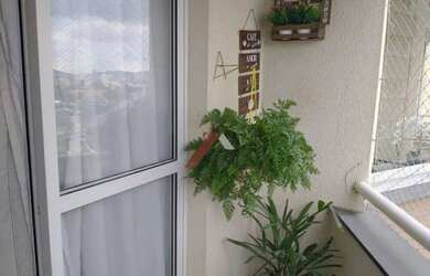 Imagem: O apartamento possui 3 Dormitórios, 1 Banheiro, 1 Vaga na garagem