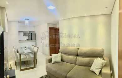 Imagem: O apartamento possui 2 Dormitórios, 1 Banheiro, 1 Vaga na garagem