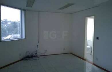 Imagem: O depósito possui 2 Vagas na garagem, 70m² de Área e está