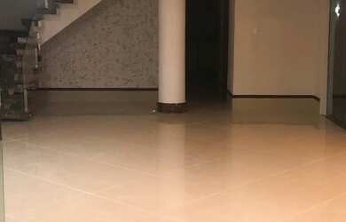 Imagem: A casa em condomínio possui 4 Dormitórios, 4 Banheiros, 2