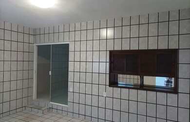 Imagem: A casa possui 1 Dormitório, 1 Banheiro, 1 Vaga na garagem