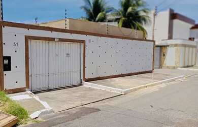 Imagem: A casa possui 2 Dormitórios, 2 Vagas na garagem e está localizado