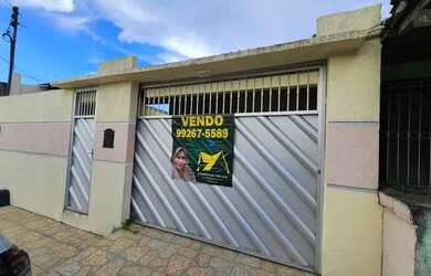 Imagem: A casa possui 2 Dormitórios, 2 Banheiros, 3 Vagas na garagem