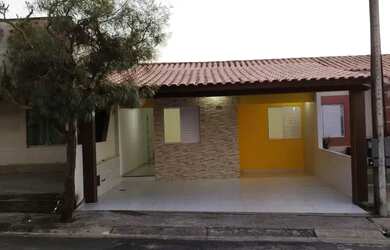 Imagem: A casa em condomínio possui 3 Dormitórios, 2 Banheiros, 2