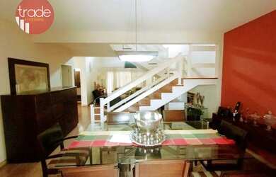 Imagem: A casa possui 4 Dormitórios, 4 Banheiros, 4 Vagas na garagem