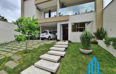 Imagem: A casa possui 4 Dormitórios, 4 Banheiros, 5 Vagas na garagem