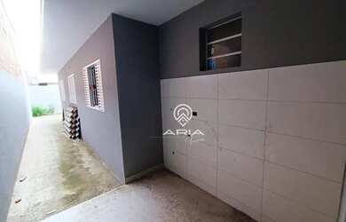 Imagem: A casa possui 3 Dormitórios, 1 Banheiro, 1 Vaga na garagem