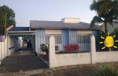 Imagem: A casa possui 2 Dormitórios, 1 Banheiro, 150m² de Área e