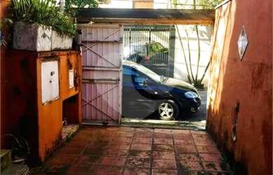 Imagem: A casa possui 3 Dormitórios, 5 Banheiros, 2 Vagas na garagem