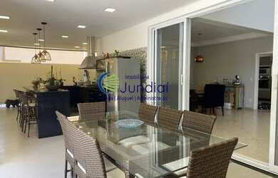 Imagem: A casa possui 4 Dormitórios, 4 Banheiros, 374m² de Área e