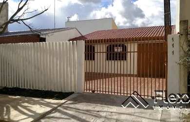 Imagem: A casa possui 3 Dormitórios, 1 Banheiro, 3 Vagas na garagem