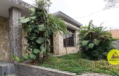 Imagem: A casa possui 2 Dormitórios, 1 Banheiro, 1 Vaga na garagem