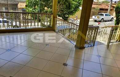 Imagem: A casa possui 5 Dormitórios, 3 Banheiros, 1 Vaga na garagem