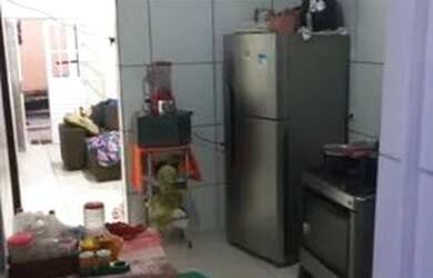 Imagem: A casa possui 3 Dormitórios e 1 Banheiro e está localizado