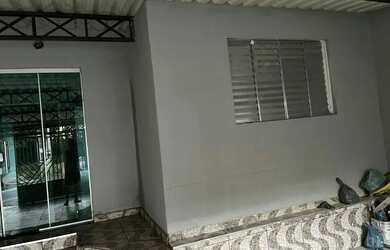 Imagem: A casa possui 2 Dormitórios, 2 Banheiros, 3 Vagas na garagem