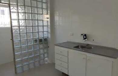 Imagem: O apartamento possui 1 Dormitório, 1 Banheiro, 1 Vaga na garagem