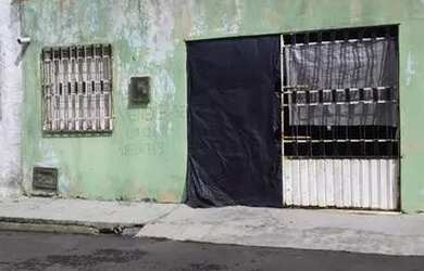 Imagem: A casa possui 1 Dormitório, 1 Banheiro, 1 Vaga na garagem e