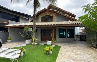 Imagem: A casa em condomínio possui 4 Dormitórios, 4 Banheiros, 4