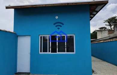 Imagem: A casa possui 3 Dormitórios, 1 Banheiro, 2 Vagas na garagem