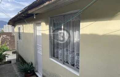 Imagem: A casa possui 2 Banheiros, 2 Vagas na garagem, 600m² de Área