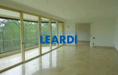 Imagem: O apartamento possui 4 Dormitórios, 5 Banheiros, 5 Vagas na