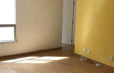 Imagem: O apartamento possui 2 Dormitórios e 1 Banheiro e está localizado