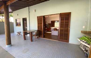 Imagem: A casa possui 2 Dormitórios, 2 Banheiros, 3 Vagas na garagem