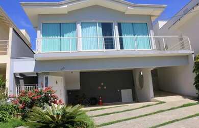 Imagem: A casa em condomínio possui 4 Dormitórios, 5 Banheiros, 3