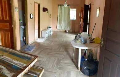 Imagem: A casa possui 2 Dormitórios, 1 Banheiro, 2 Vagas na garagem