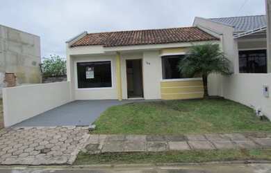 Imagem: A casa possui 2 Dormitórios, 1 Banheiro, 1 Vaga na garagem