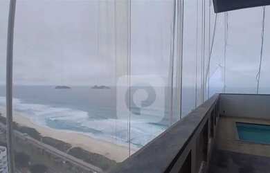 Imagem: O apartamento possui 4 Dormitórios, 4 Banheiros, 3 Vagas na