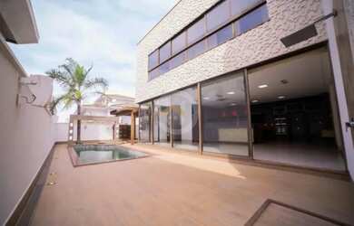 Imagem: A casa possui 4 Dormitórios, 5 Banheiros, 4 Vagas na garagem