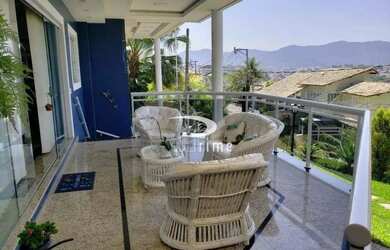 Imagem: A casa em condomínio possui 4 Dormitórios, 5 Banheiros, 2