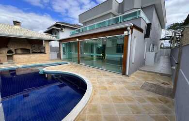 Imagem: A casa em condomínio possui 4 Dormitórios, 2 Banheiros, 4