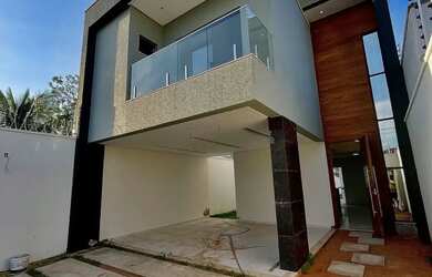 Imagem: A casa possui 3 Dormitórios, 2 Banheiros e 2 Vagas na garagem