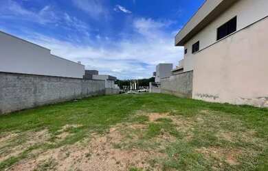 Imagem: O terreno possui 300m² de Área, Imóvel novo e está localizado