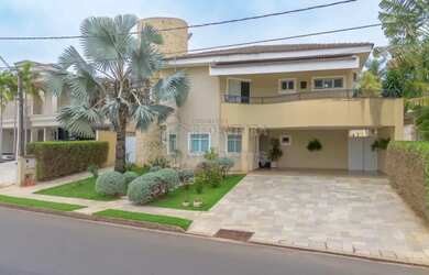 Imagem: A casa em condomínio possui 4 Dormitórios, 5 Banheiros, 4