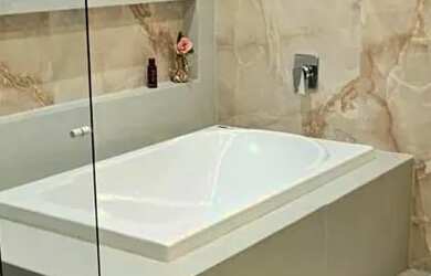 Imagem 2: Imóvel para venda tem 450 metros quadrados com 5 quartos em Cidade Alpha - Eusébio - CE