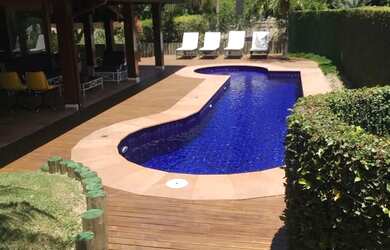 Imagem: A casa possui 4 Dormitórios, 5 Banheiros, 3 Vagas na garagem