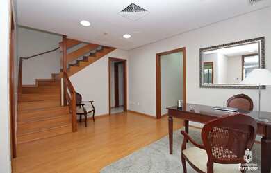 Imagem: O depósito possui 4 Vagas na garagem, 440m² de Área e está