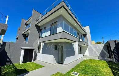 Imagem: A casa possui 3 Dormitórios, 3 Banheiros, 194m² de Área e