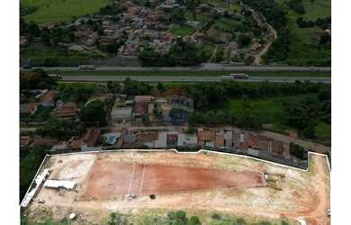 Imagem: O terreno possui 11000m² de Área e está localizado em Tanque