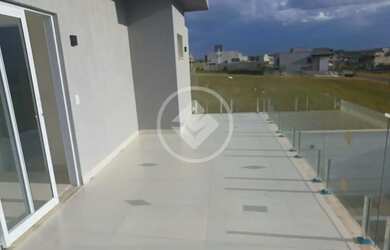 Imagem: A casa em condomínio possui 4 Dormitórios, 5 Banheiros, 5