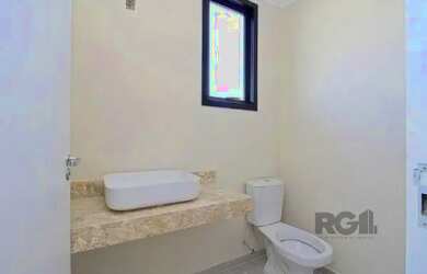 Imagem 12: Casa em Porto Alegre, no bairro Hípica, com 3 dormitório s , e 3 banheiros,...