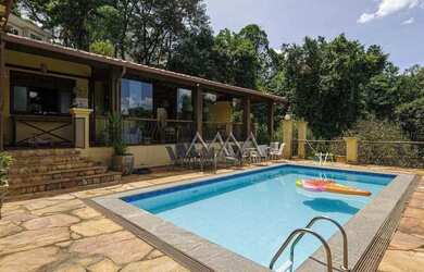 Imagem: A casa em condomínio possui 4 Dormitórios, 4 Banheiros, 5