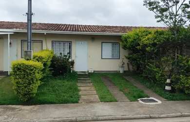 Imagem: A casa possui 2 Dormitórios, 1 Banheiro, 1 Vaga na garagem